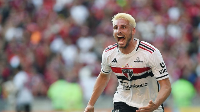 Calleri em Flamengo e São Paulo, pela primeira partida da final da Copa do Brasil
