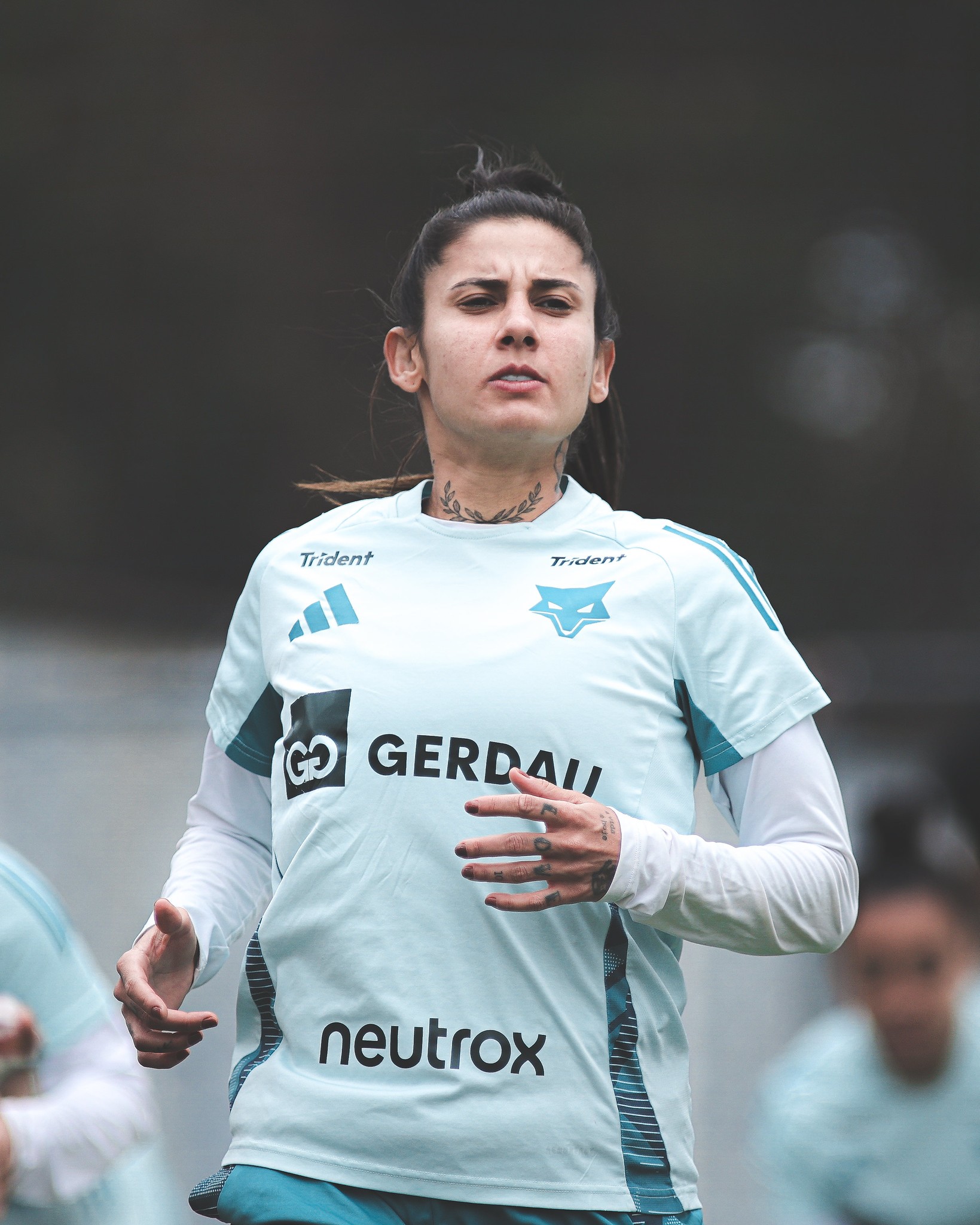 Cruzeiro mantém titular Gaby Soares em renovação para próxima temporada.