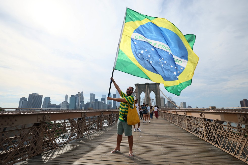Bandeira do Brasil na Ponte do Brooklyn