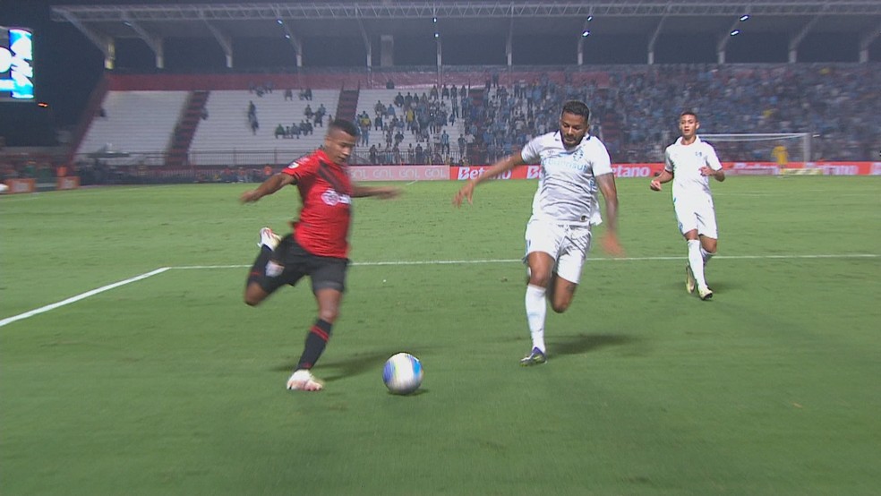 Reinaldo em Atlético-GO x Grêmio — Foto: Reprodução