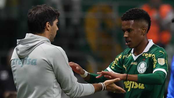 Palmeiras domina Libertadores: mostra expertise em virada após susto no jogo.