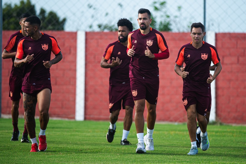 Jogadores do CRB durante treino no Ninho do Galo — Foto: Ascom/CRB