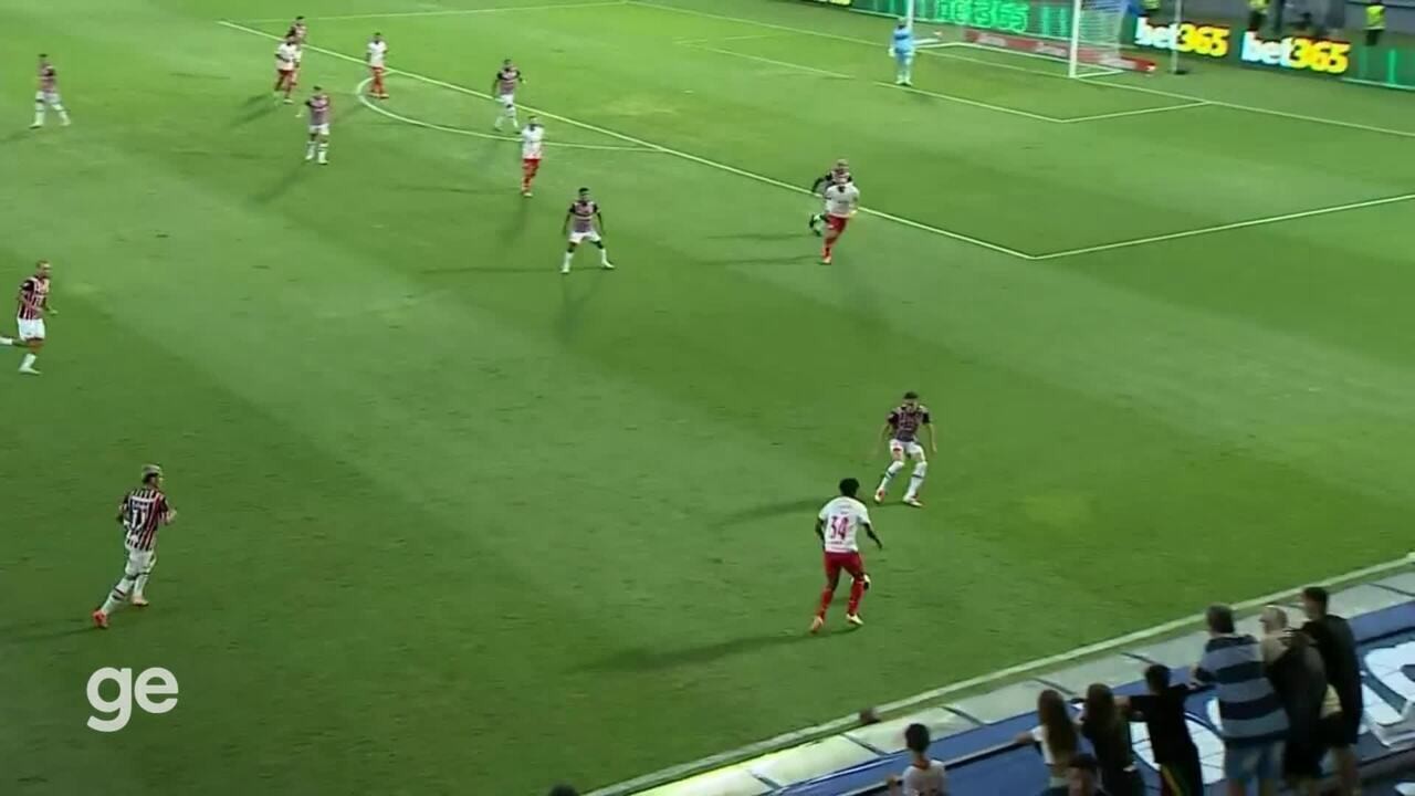 Análise: São Paulo não acerta o alvo contra o Bragantino com um a mais e liga alerta sobre elenco