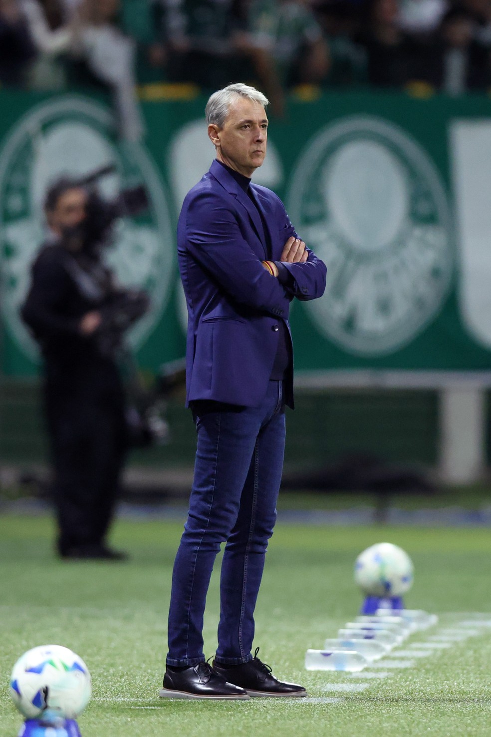 Tiago Nunes, técnico da LDU, criticou o gramado do Allianz Parque após a partida.