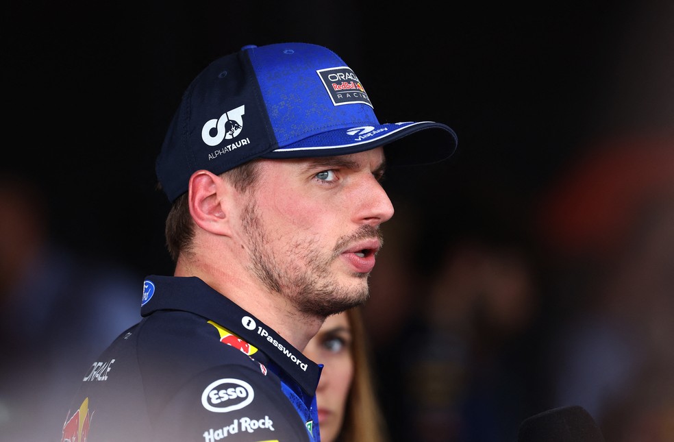 Verstappen culpa asa traseira por batida em Silverstone — Foto: Andrew Boyers/Reuters