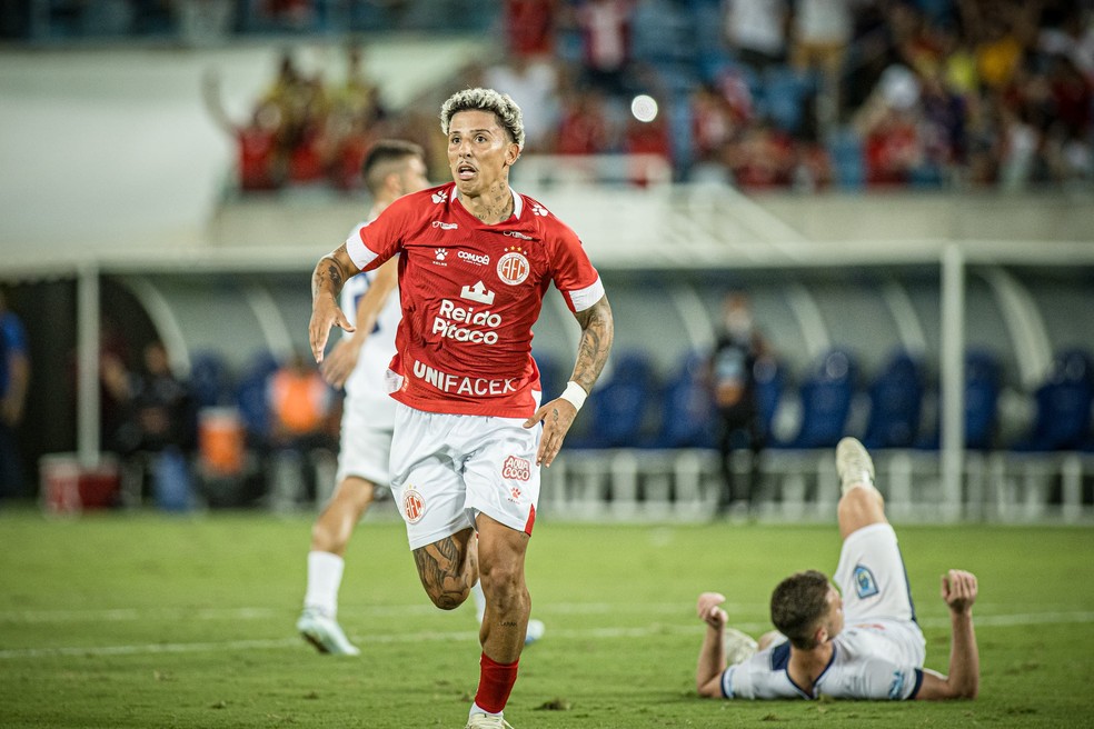 Wenderson fez o gol da vitória rubra nos acréscimos — Foto: Gabriel Leite