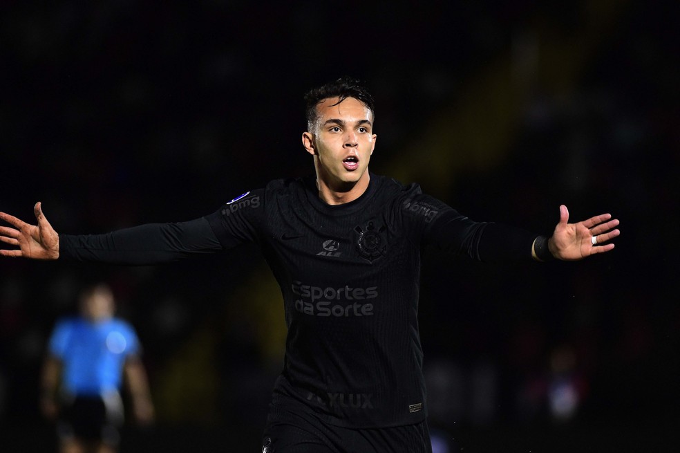 Giovane comemora gol pelo Corinthians — Foto: Marcos Ribolli