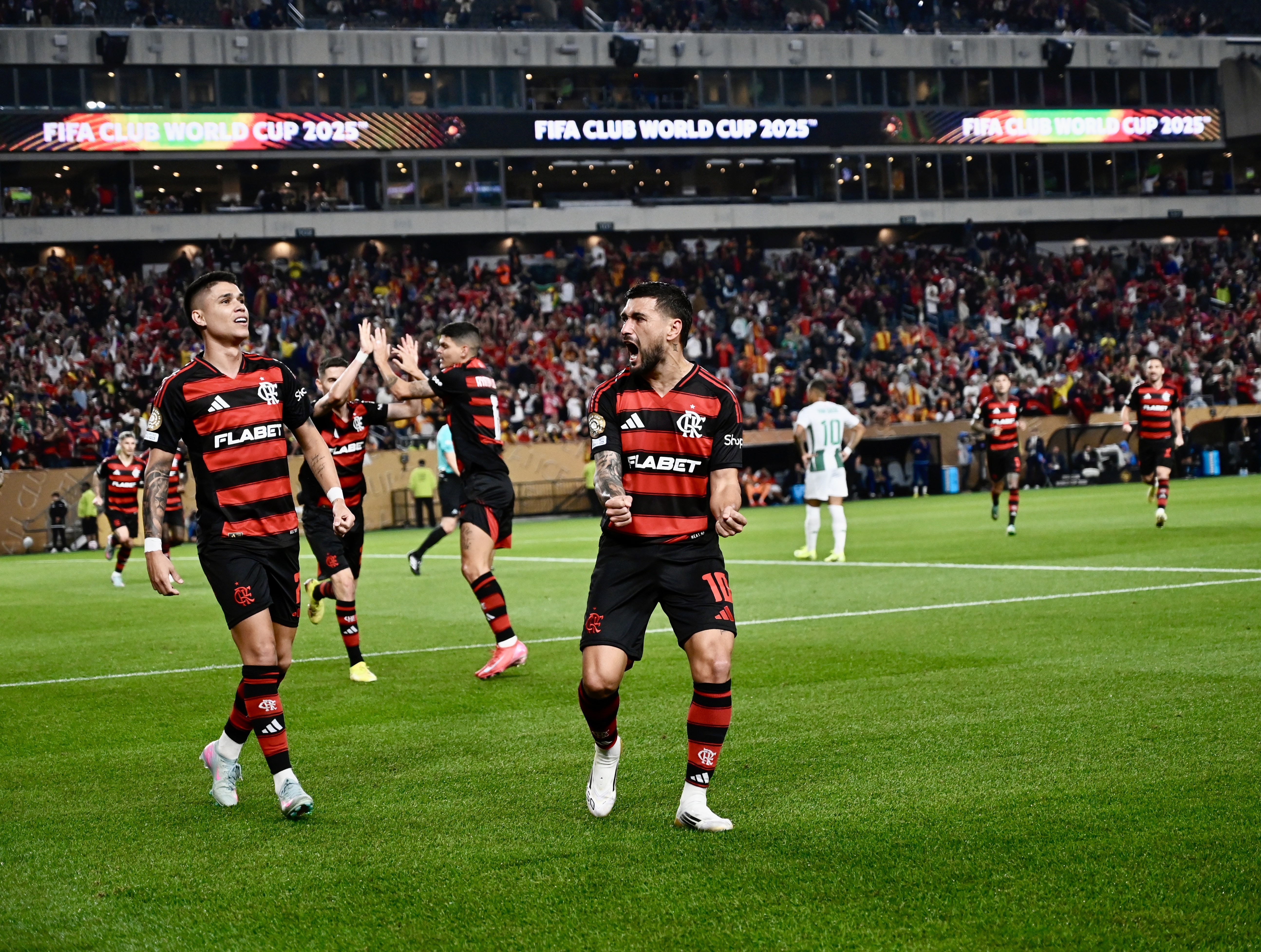 Arrascaeta e Luiz Araújo: A Dupla Decisiva do Flamengo em 2025