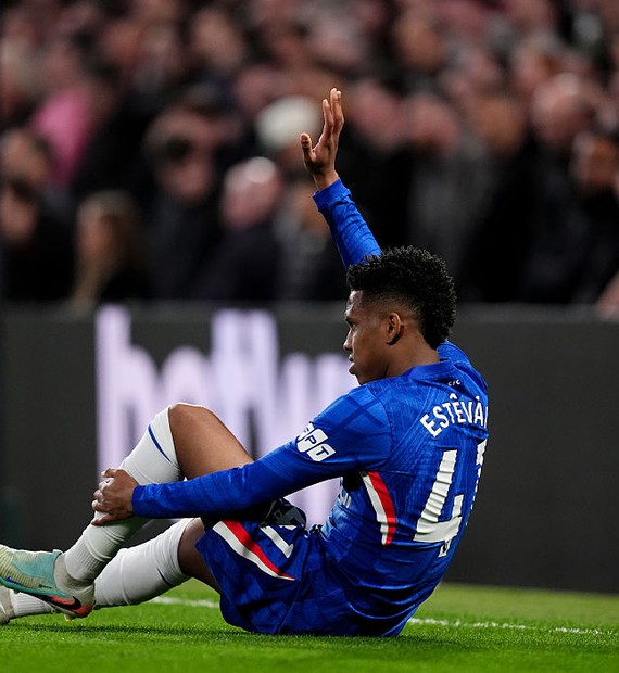 Joelinton garante vitória do Newcastle na estreia da Premier