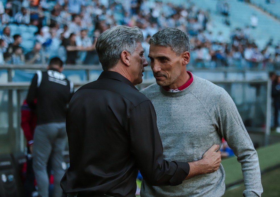 Renato e Vojvoda em jogo do Brasileiro de 2023 — Foto: Matheus Amorim/Fortaleza