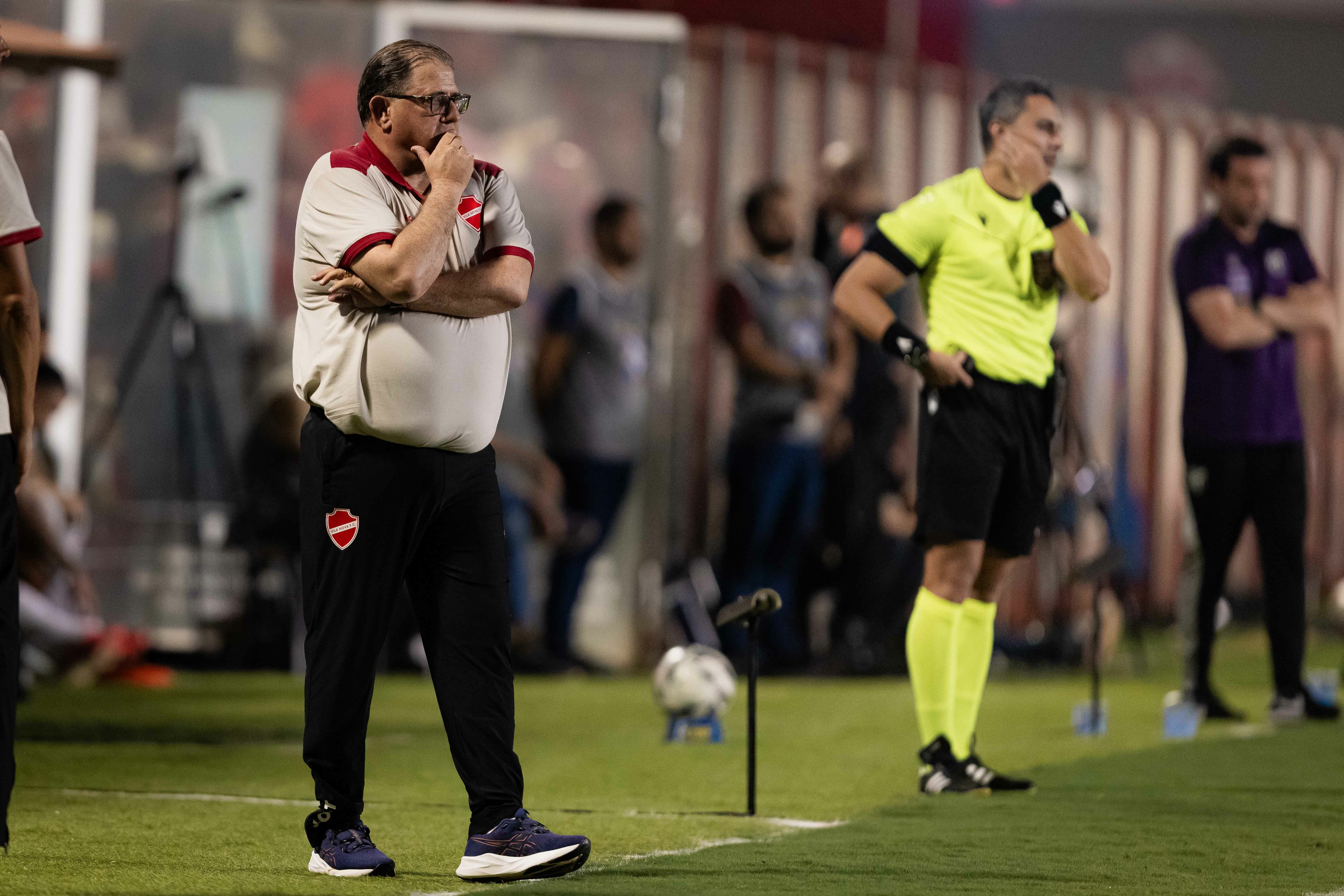 Guto Ferreira valoriza vitória do Vila e destaca evolução defensiva