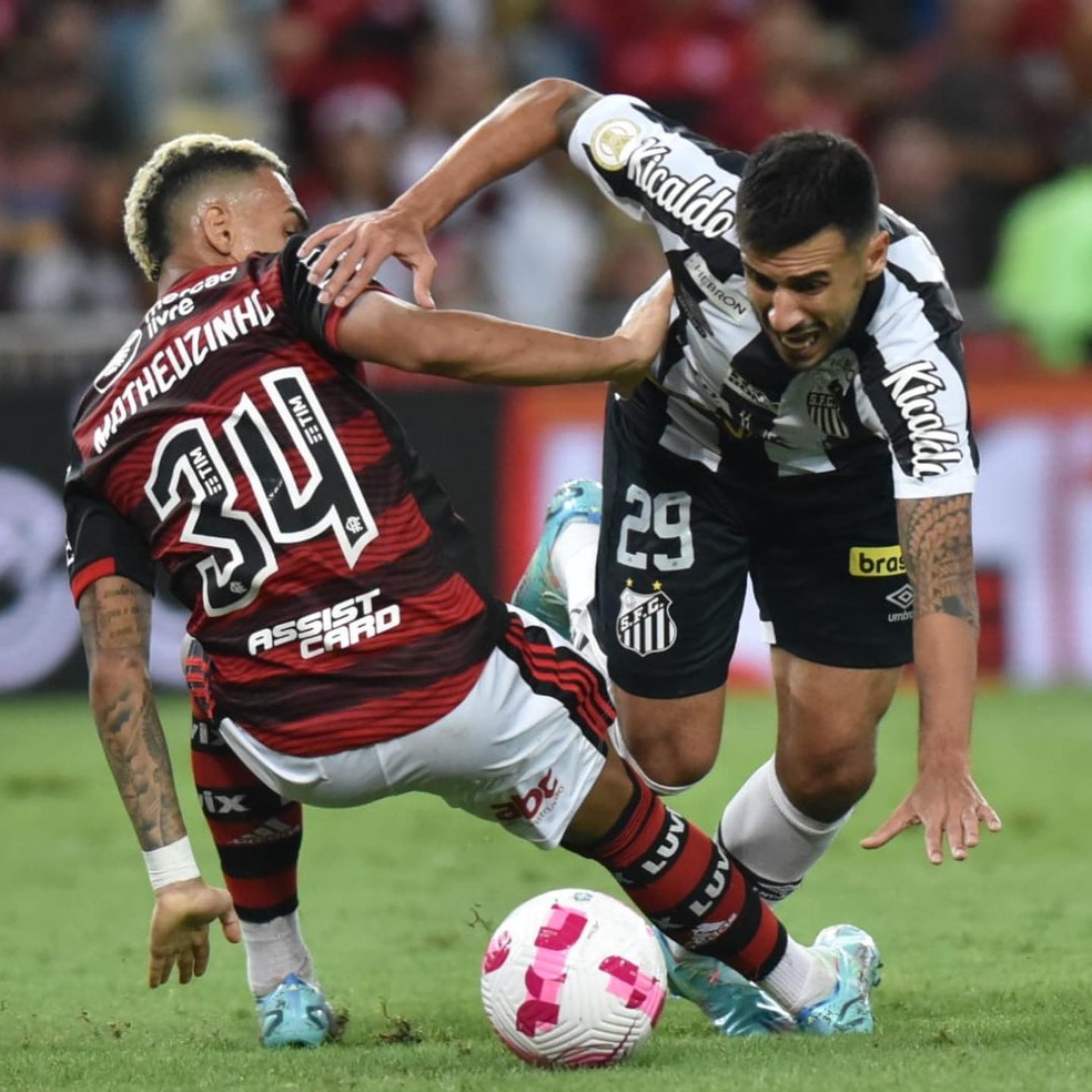 Santos loses to Athletico-PR and reaches the final round of Brasileirão  threatened with relegation 