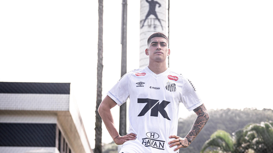Santos contrata mais de meio time e reformula elenco em janela de transferências movimentada - Foto: (Raul Baretta/Santos FC)