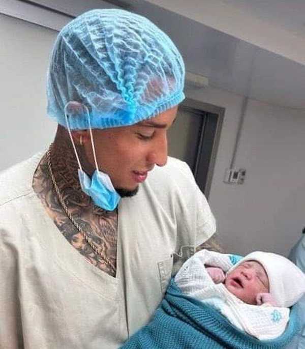 Juan Izquierdo celebra nascimento de segundo filho durante pausa de duas semanas.