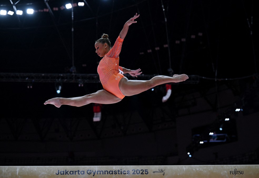 Flávia Saraiva no Mundial de ginástica artística — Foto: REUTERS/Jennifer Lorenzini