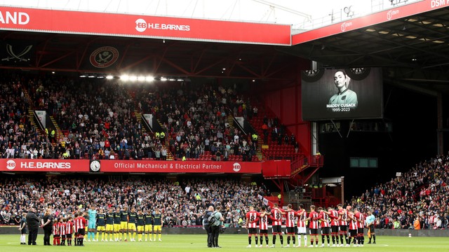 Sheffield United faz homenagem a Maddy Cusack antes de jogo com Newcastle