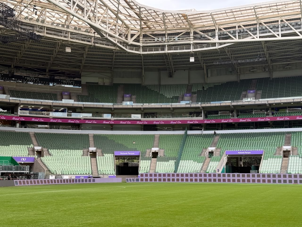 INACREDITÁVEL: Prefeitura veta painel de LED na fachada do estádio do Palmeiras