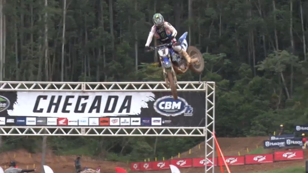 Mais de 600 pilotos participaram do Brasileiro de Motocross, em Canelinha — Foto: SportbayTV/YouTube/Reprodução