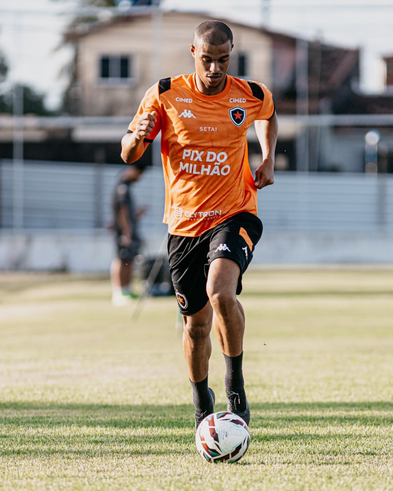 Botafogo-PB anuncia contratação do volante Lucas Cândido, ex-Caxias