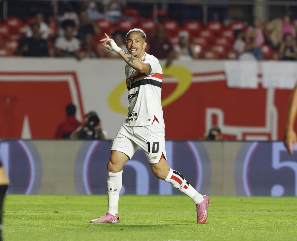 São Paulo x Bahia: Luciano celebra gol e marca seu centésimo pelo clube.