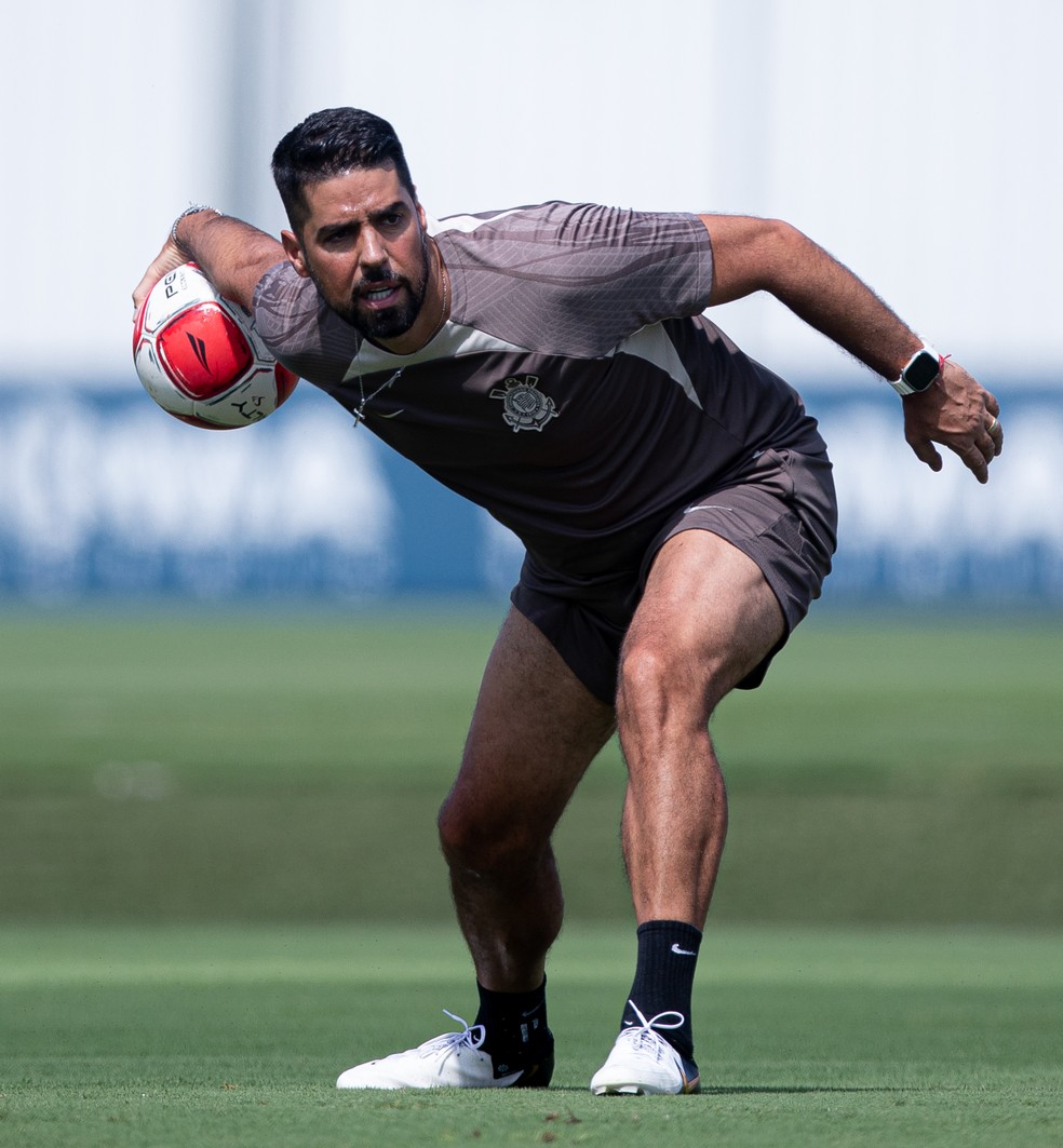 António Oliveira comanda treino do Corinthians no CT Joaquim Grava — Foto: Rodrigo Coca/Agência Corinthians
