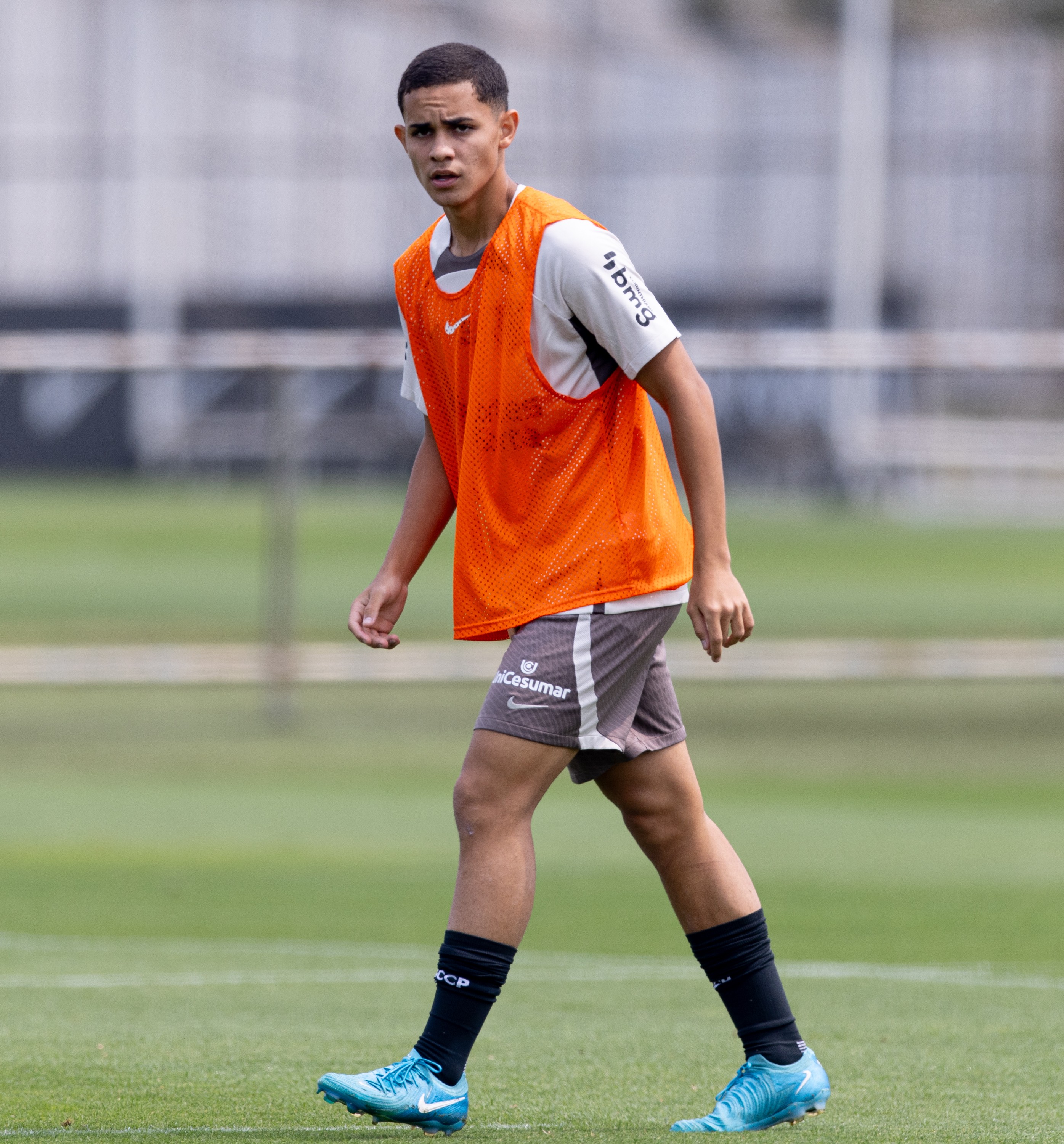 Corinthians renova contrato com Bahia, joia da base, com multa de mais ...