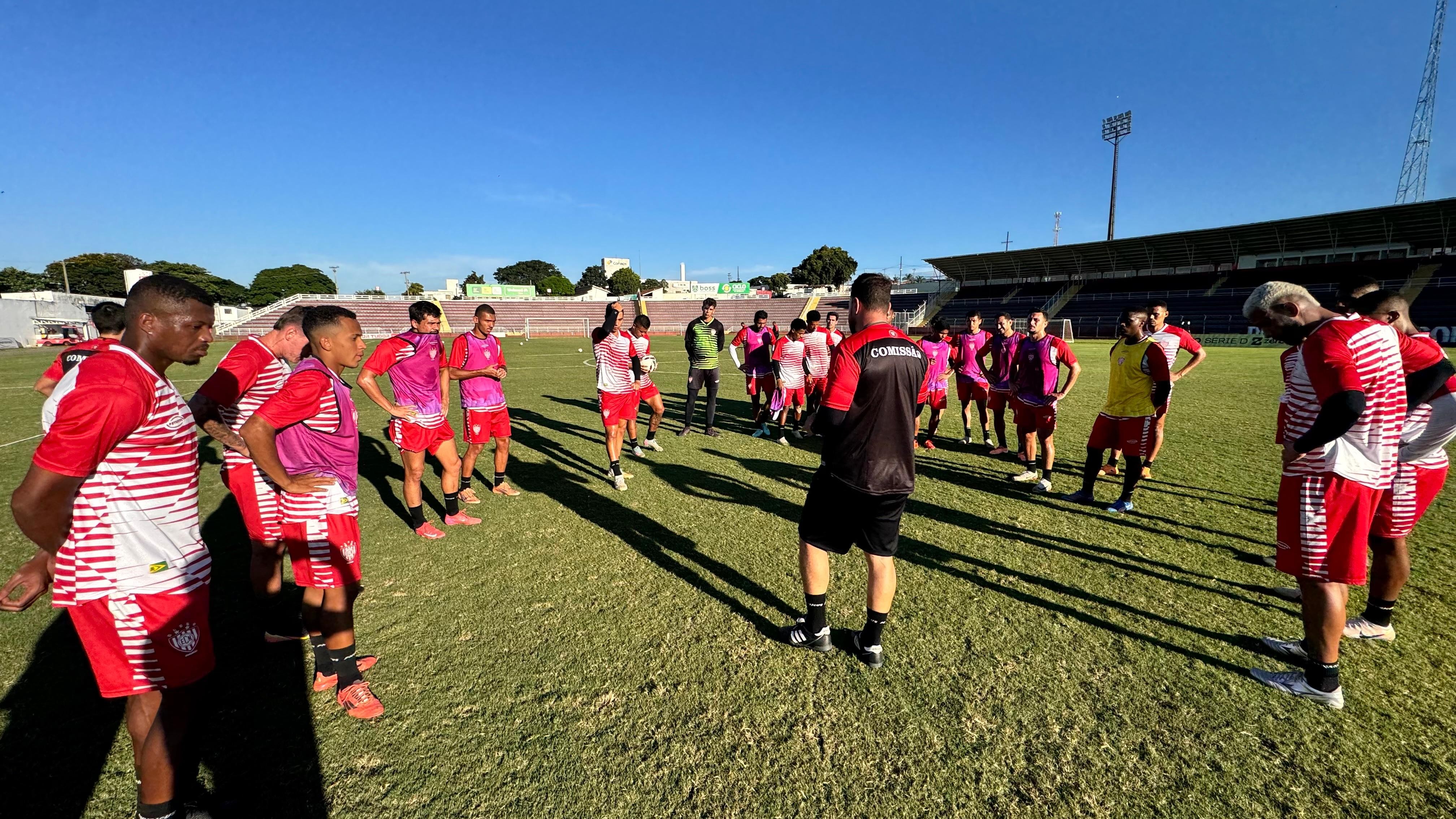Ainda sem vencer na Série D, técnico do Noroeste quer que time "honre a camisa"