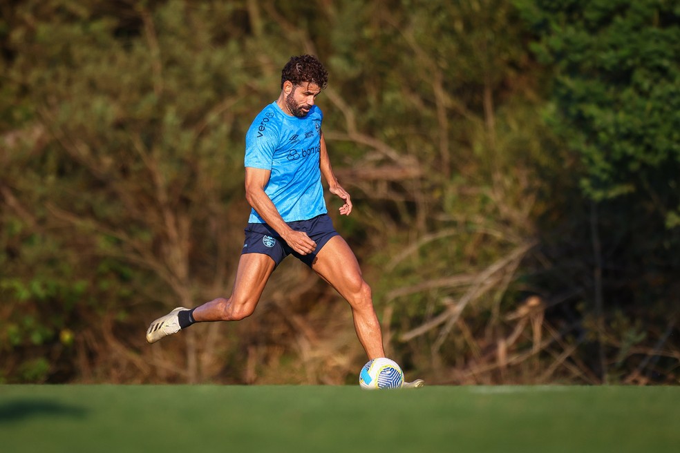 Diego Costa em treino do Grêmio — Foto: Lucas Uebel/Divulgação Grêmio