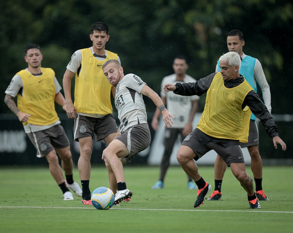Jogadores do Corinthians em treino nesta segunda-feira — Foto: Rodrigo Coca / Ag.Corinthians