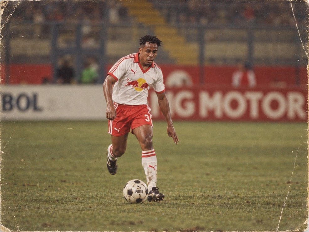 Andres Hurtado na trend dos anos 80 — Foto: Ari Ferreira/Red Bull Bragantino - Adaptação ChatGPT