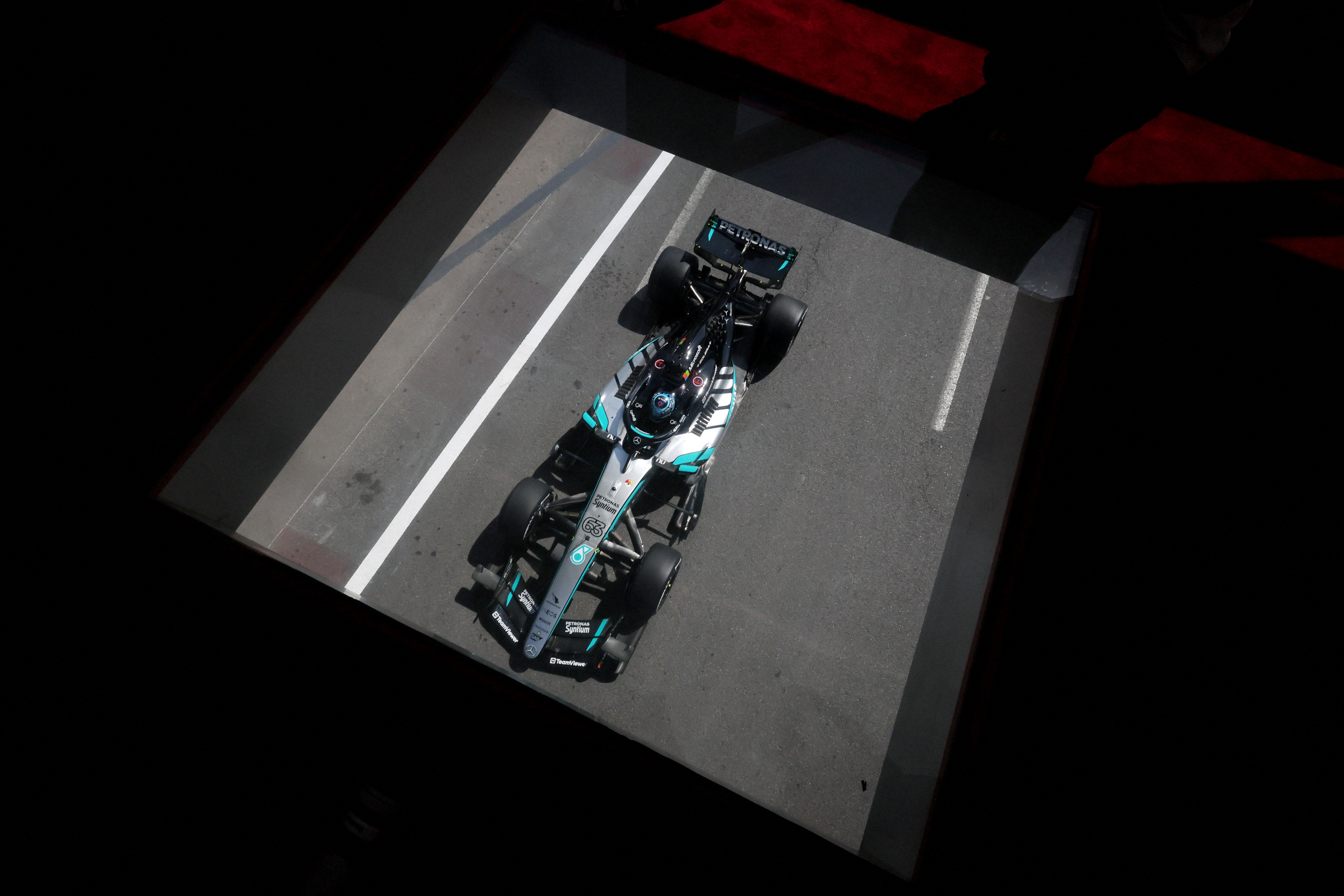 GP do Azerbaijão: Russell lidera 1º treino livre, e Bortoleto é 10º