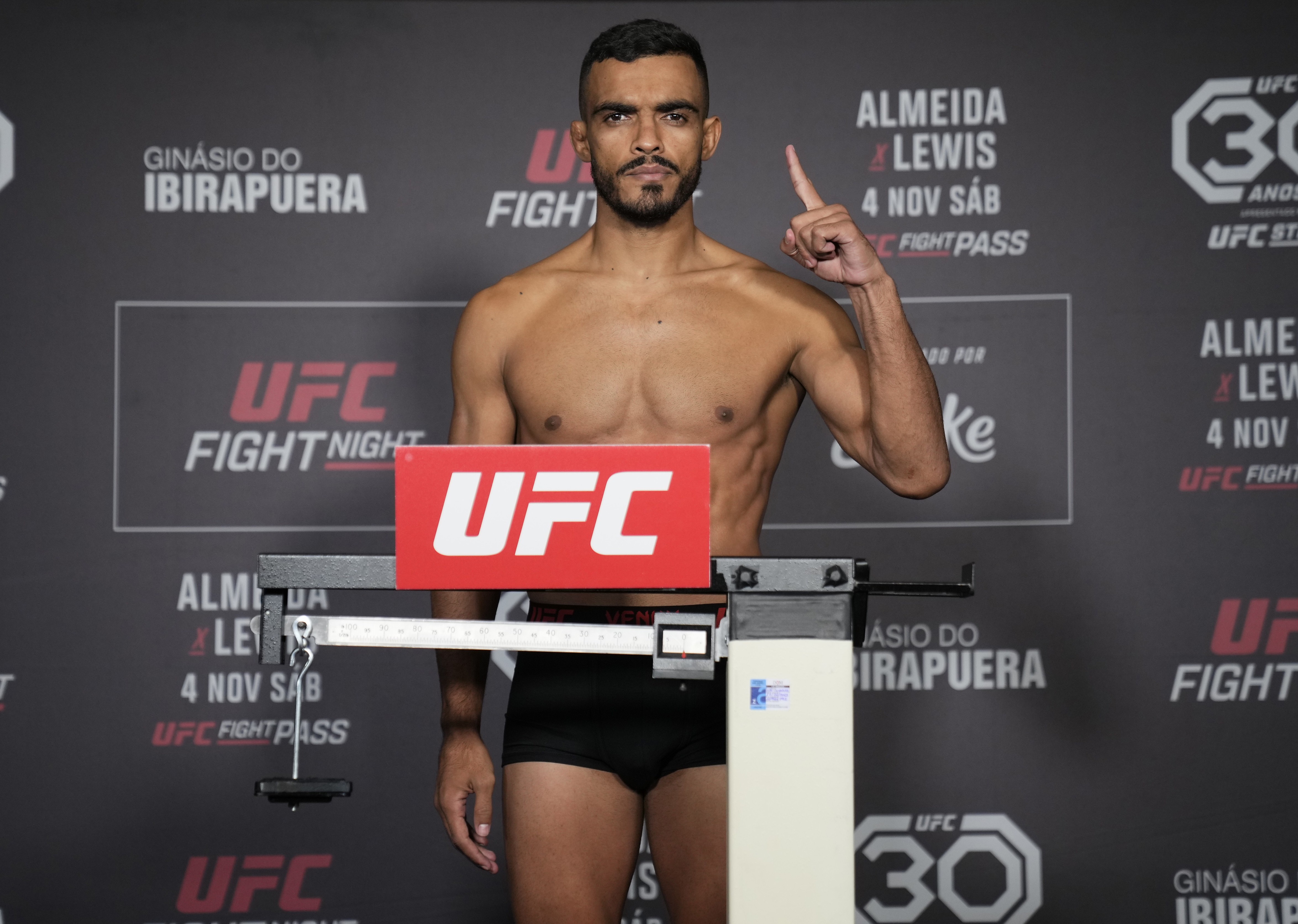 Brasileiro sofre quarta derrota consecutiva e é dispensado do UFC
