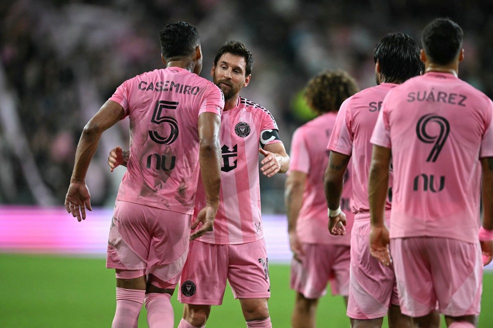 Imagem ilustrativa sobre Casemiro marca gol histórico e Messi leva Inter Miami a vitória esmagadora 7-1 sobre Montreal