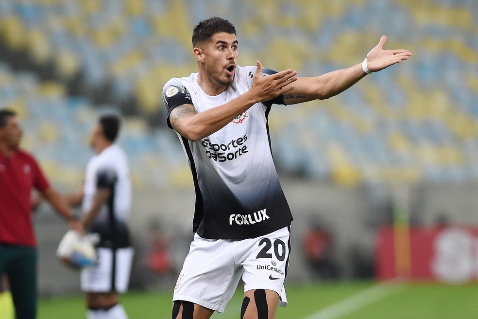 Pedro Raul reclama de falta em lance de Fluminense x Corinthians — Foto: Alexandre Durão