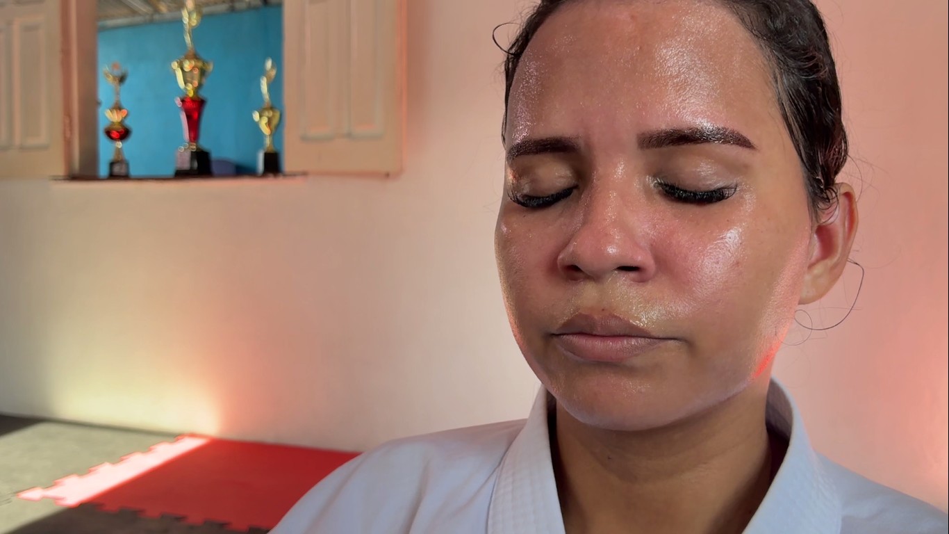 Mãe de quatro filhos, karateca supera depressão e sonha com primeiro torneio internacional