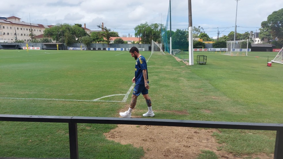 Zé Rafael durante treino do Santos — Foto: Bruno Gutierrez