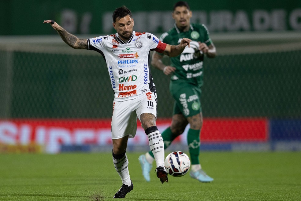 Boschilia em ação no jogo entre Chapecoense e Operário-PR.