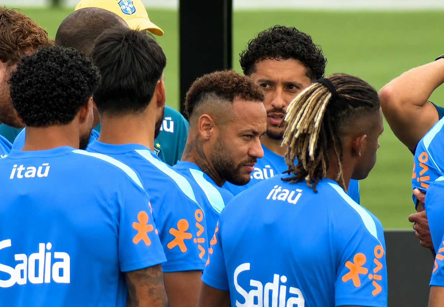 Seleção treina com elenco completo antes de enfrentar Japão