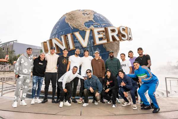 Jogadores do Flamengo curtem dia de folga nos parques em Orlando