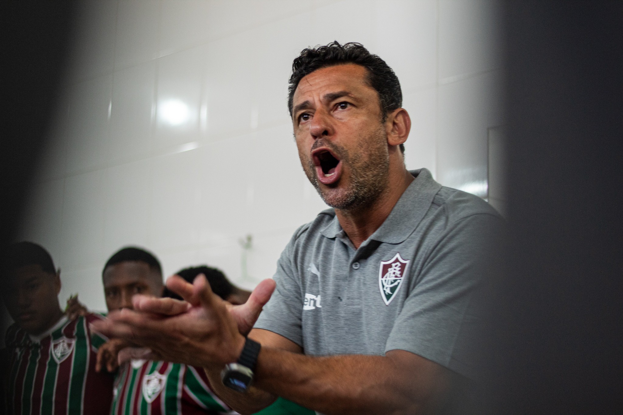 Início de Fred no sub-20 do Fluminense tem estilo ofensivo, treinos intensos e boa impressão