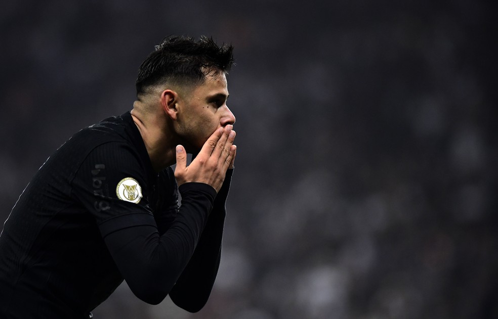 Romero fez o primeiro gol do Corinthians na vitória sobre o Criciúma