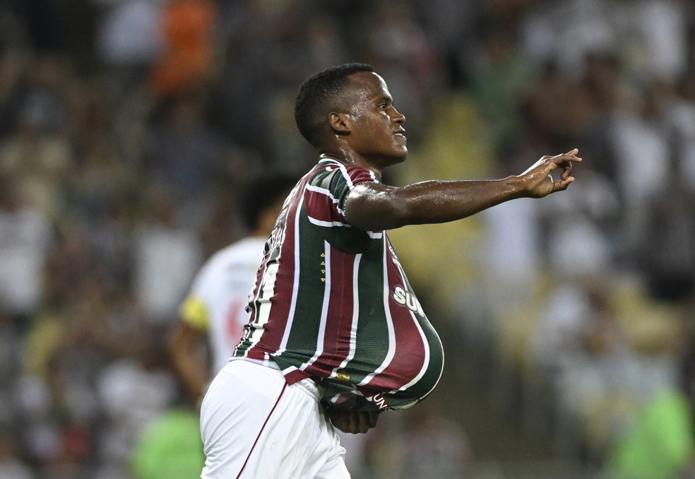 Arias comemora gol em Fluminense x Sampaio Corrêa — Foto: André Durão / ge