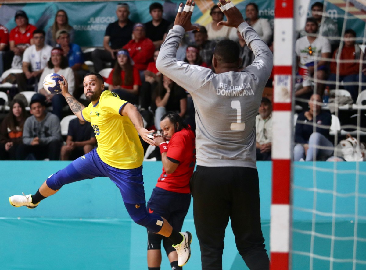 Brasil bate Chile no handebol masculino e vai líder à semifinal