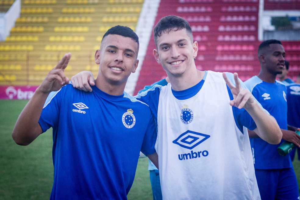Vinícius Popó e Marco Antônio durante passagem pela base do Cruzeiro — Foto: Gustavo Aleixo/Cruzeiro