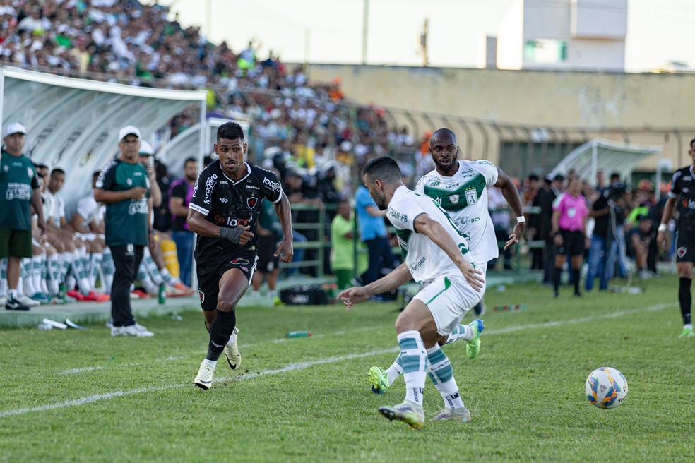 Jogo come&ccedil;ou bastante truncado no Sert&atilde;o paraibano &mdash; Foto: Cristiano Santos/Botafogo-PB