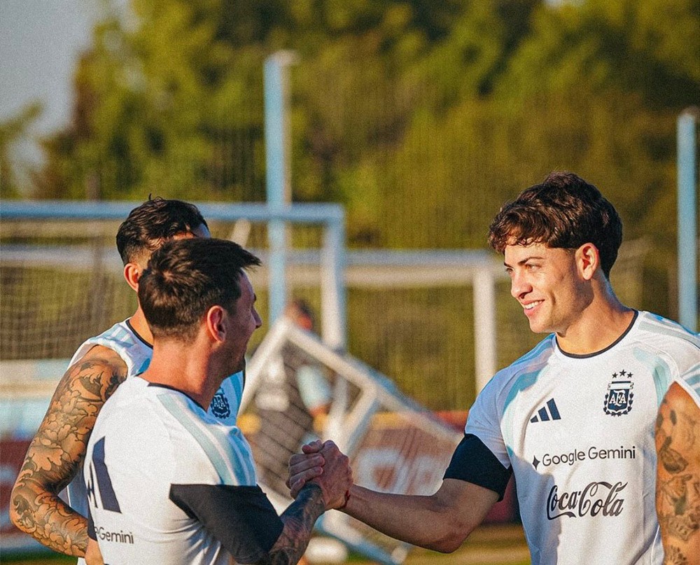 Giay dormia durante folga no Palmeiras quando foi convocado por Scaloni