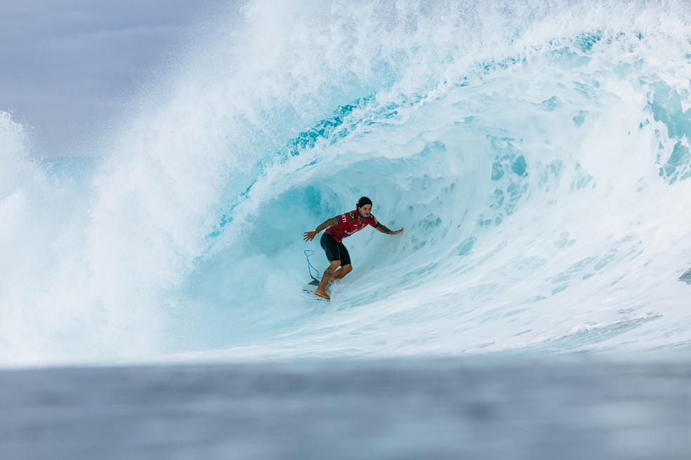 Gabriel Medina está no round 3 da etapa de Sunset Beach — Foto: Brent Bielmann/World Surf League