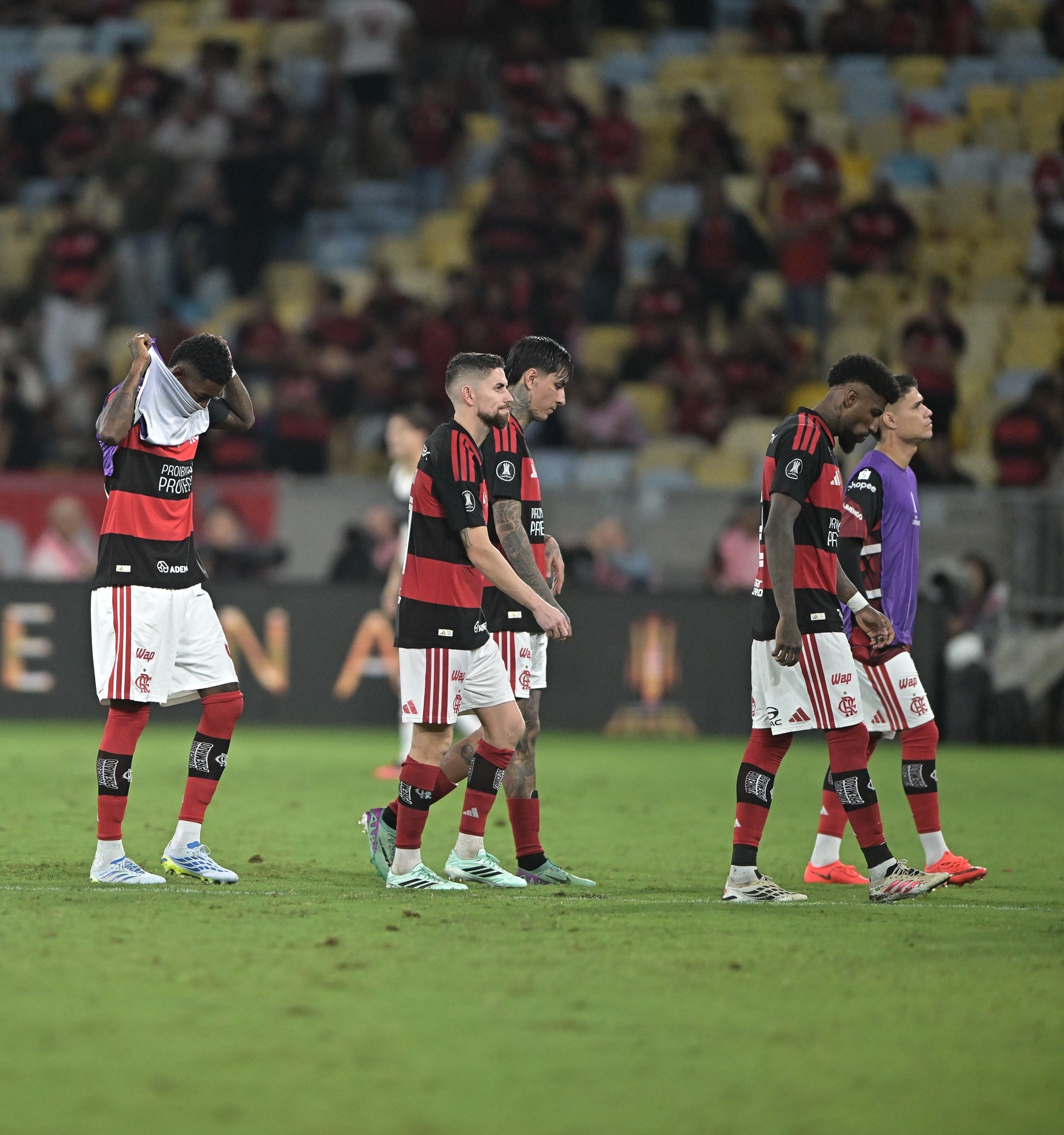 Eliminação na Libertadores afeta finanças do Flamengo e impede chance de cobrir déficits em 2026
