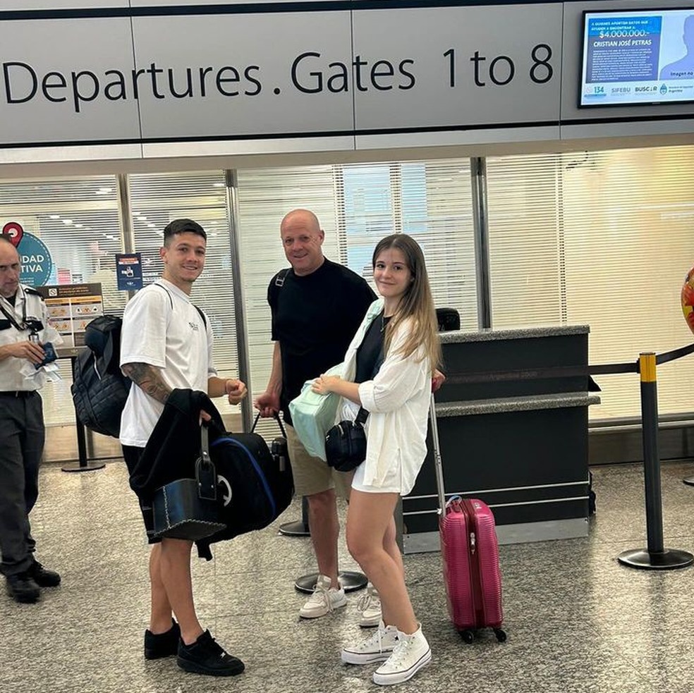 Rodrigo Garro viaja ao Brasil para assinar com o Corinthians — Foto: Reprodução