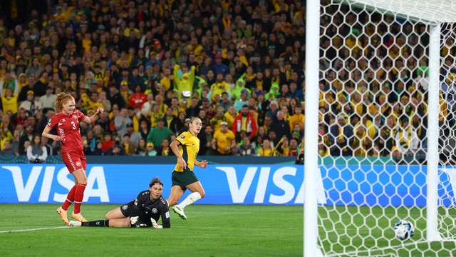 Gol da Austrália marcado por Caitlin Foord contra a Dinamarca na Copa Feminina